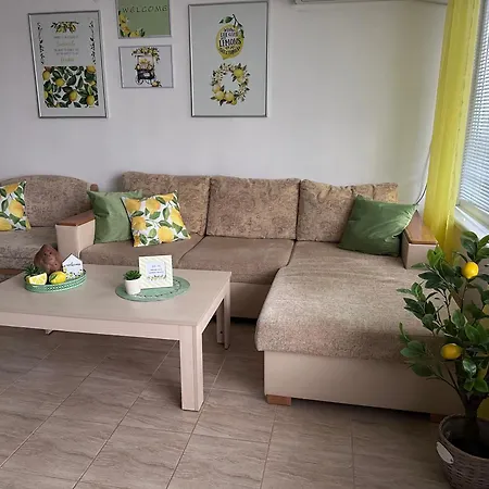 House Velevi شقة *